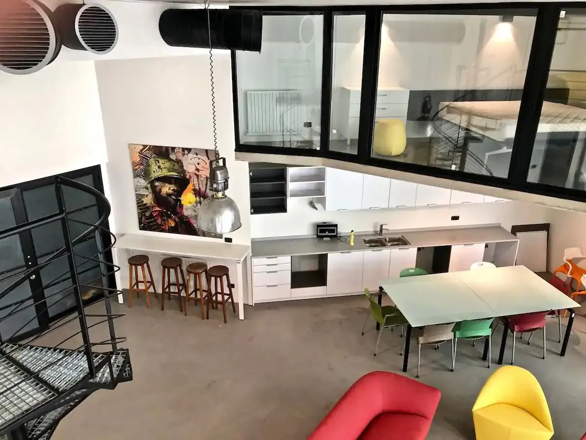 Beautifully Furnished Loft For Sale in Achrafieh, Soho — الصورة 3