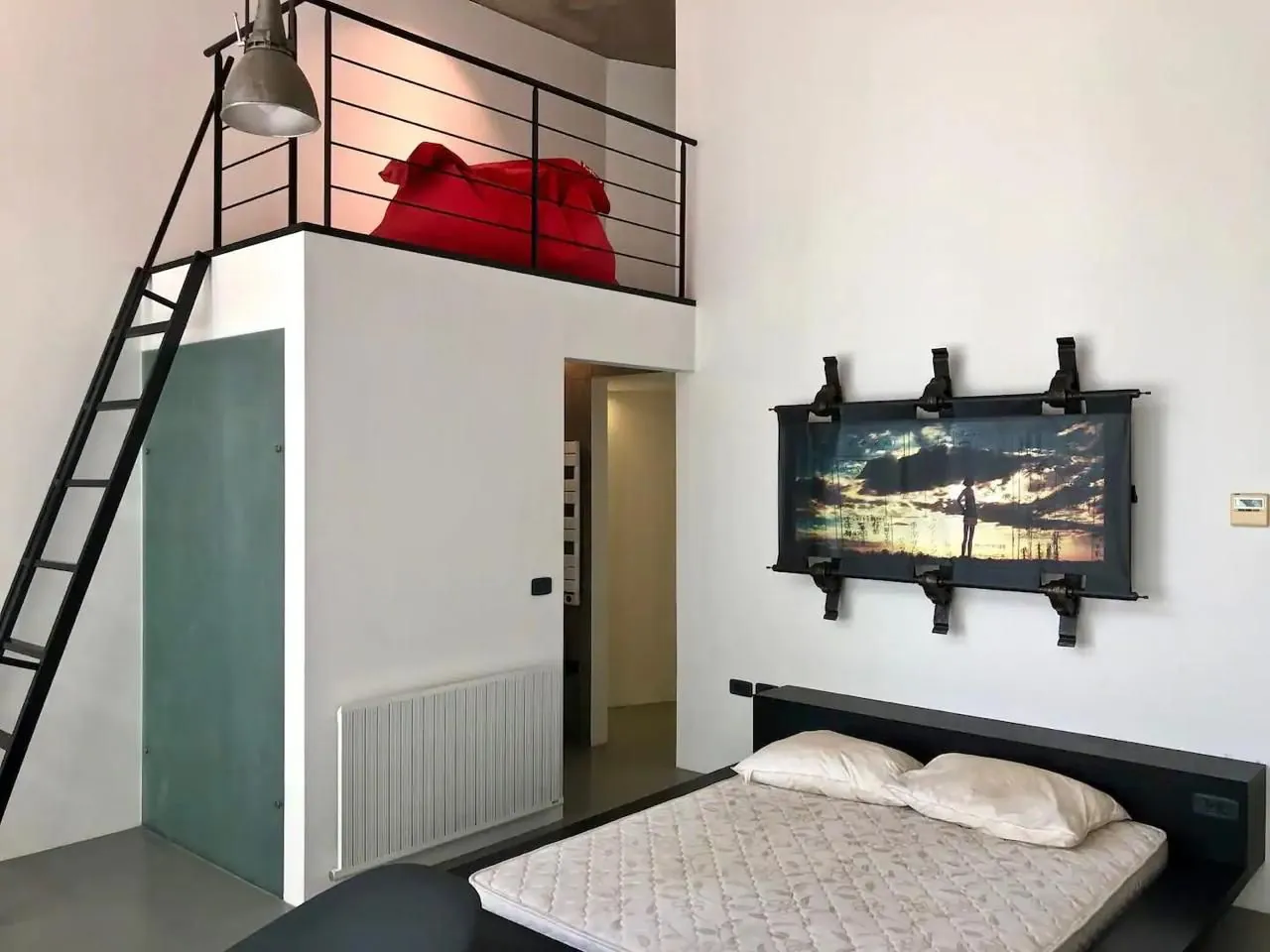 Beautifully Furnished Loft For Sale in Achrafieh, Soho — الصورة 4