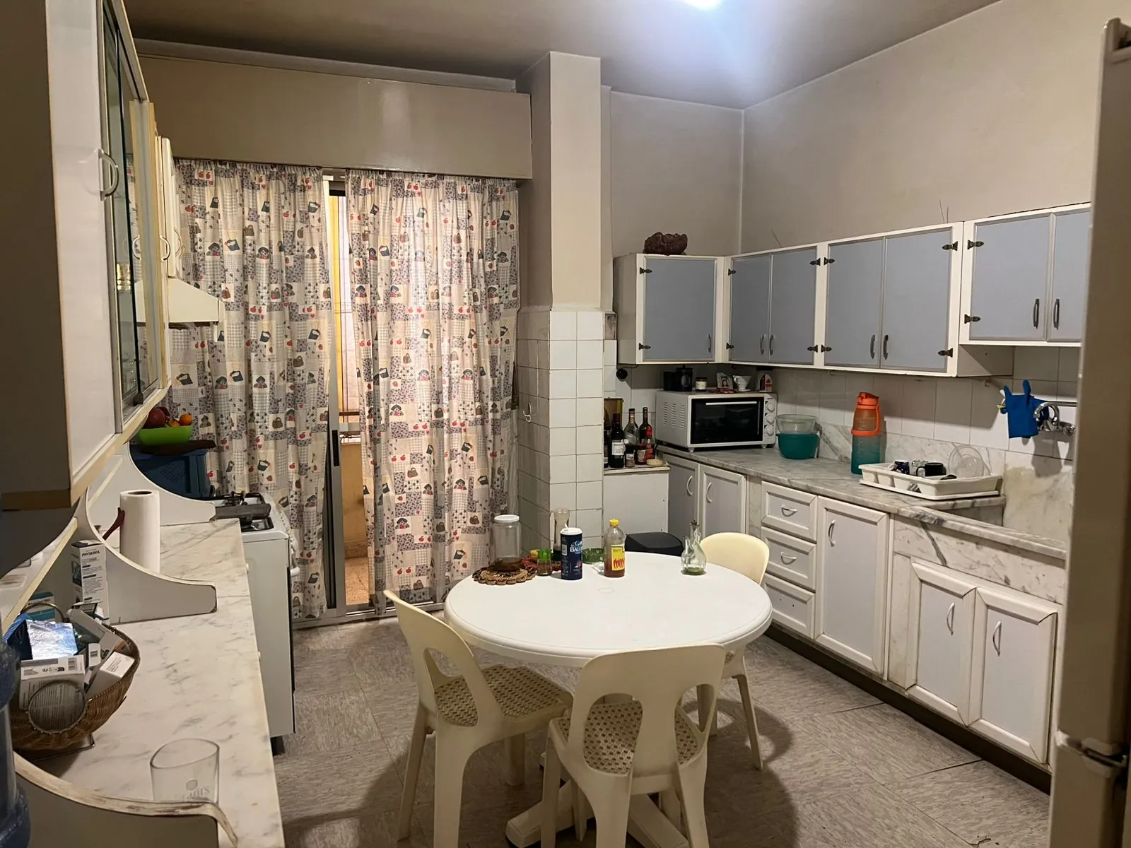 Spacious Apartment For Sale in Furn El Chebbak — الصورة 3