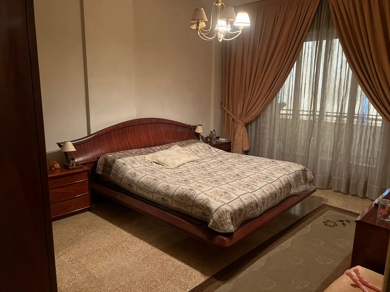 Spacious Apartment For Sale in Furn El Chebbak — الصورة 5