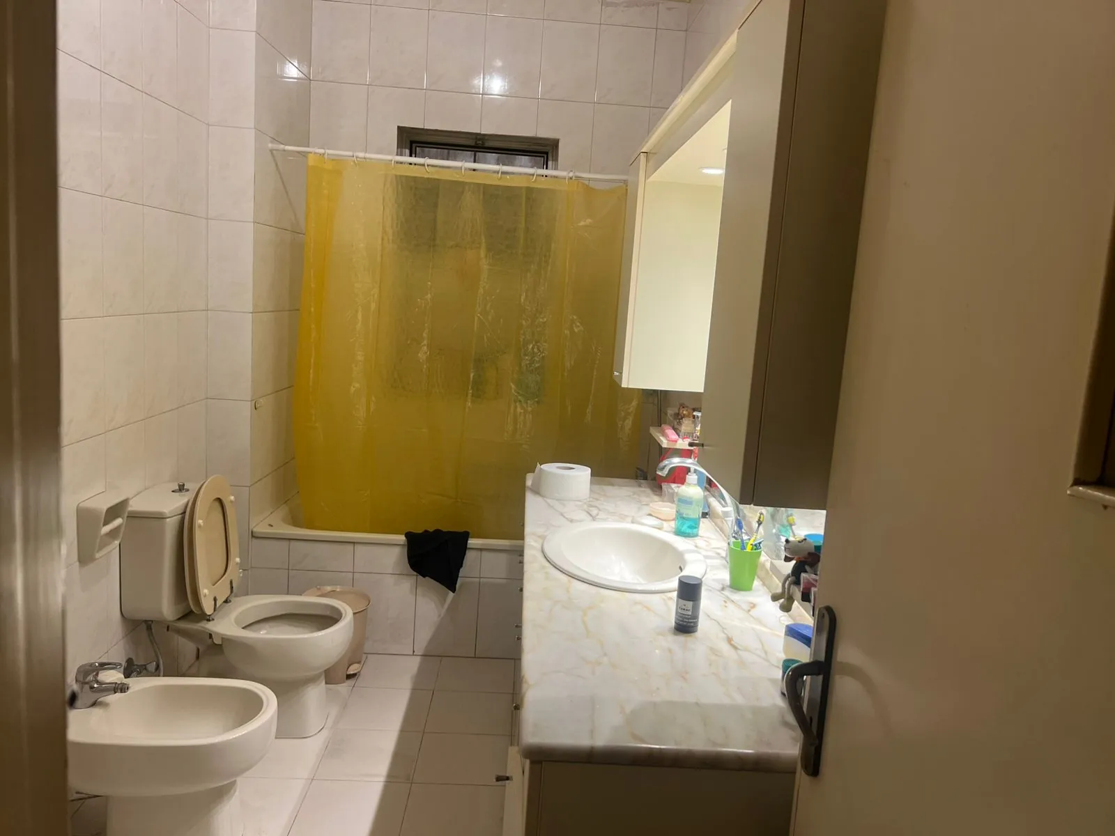 Spacious Apartment For Sale in Furn El Chebbak — الصورة 6