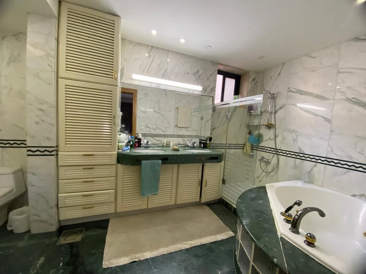 Spacious Apartment with Terrace & Open Sea View For Sale in Bliss, Ras Beirut — الصورة 10
