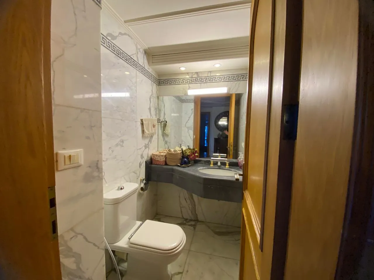 Spacious Apartment with Terrace & Open Sea View For Sale in Bliss, Ras Beirut — الصورة 9