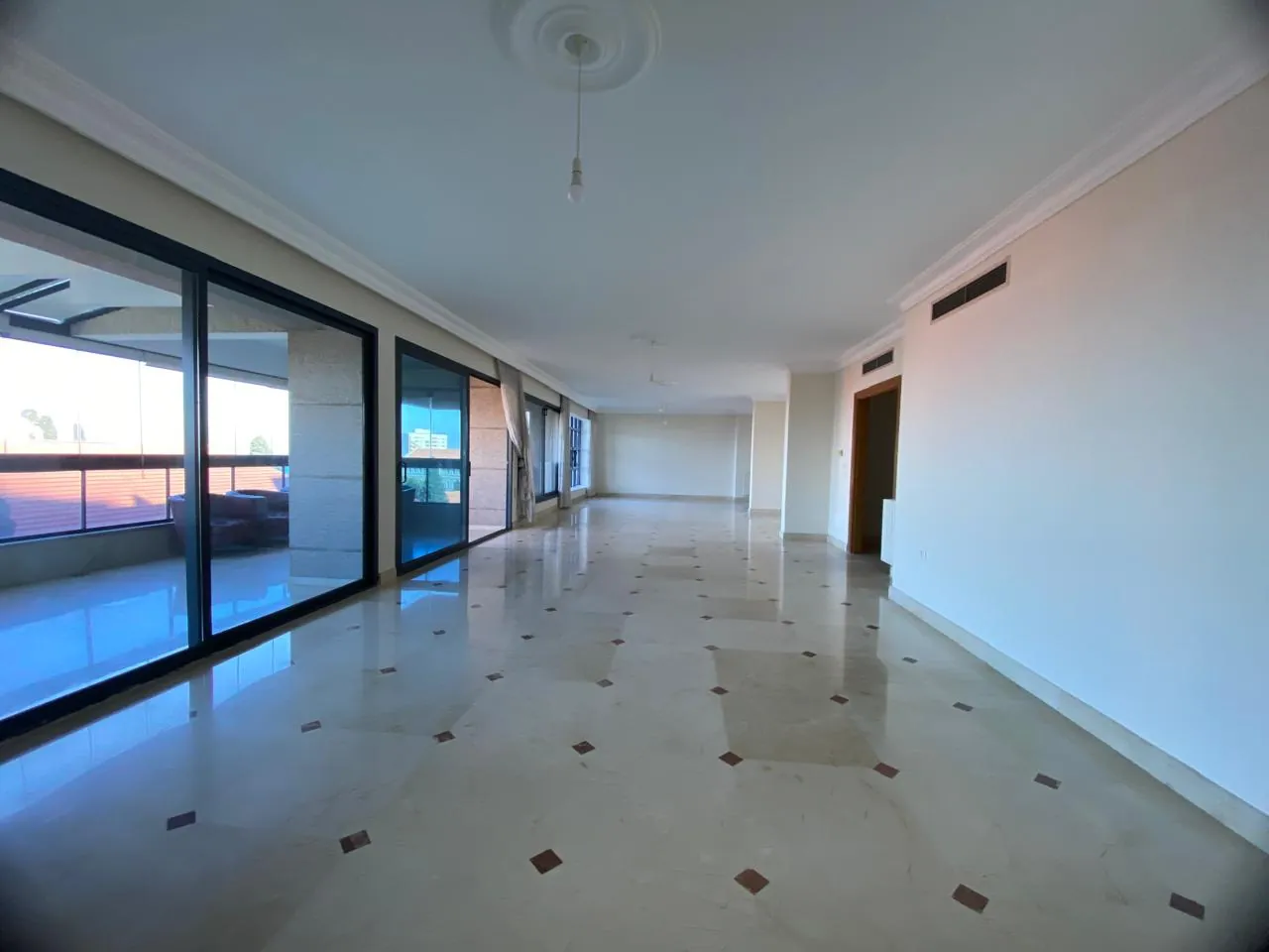 Spacious Apartment with Open Sea View For Sale in Bliss, Ras Beirut — الصورة 3