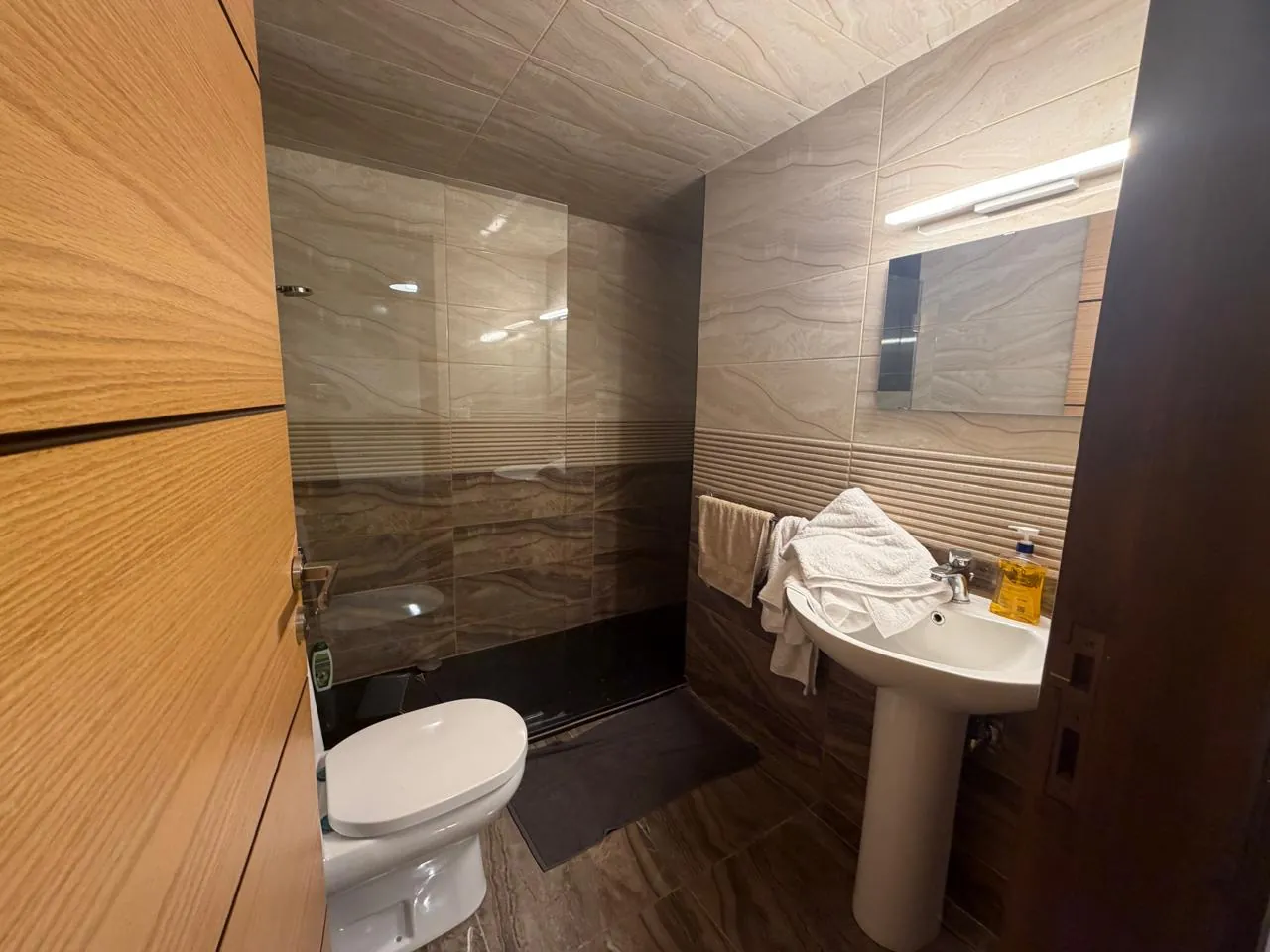 Brand New Furnished 2-Bedroom Apartment with Sea View For Sale in Batroun — الصورة 8