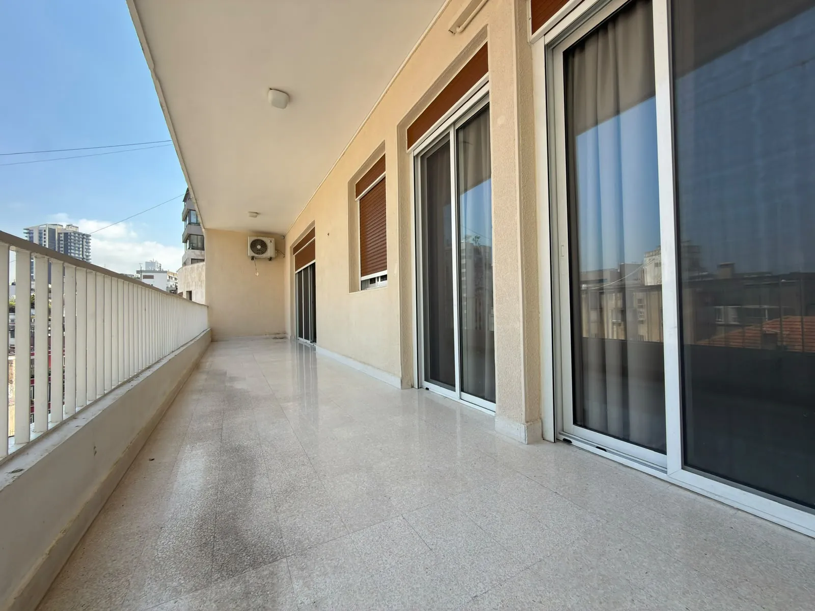 4-Bedroom Apartment For Rent in Prime Location in Achrafieh, Carré D'or — الصورة 3