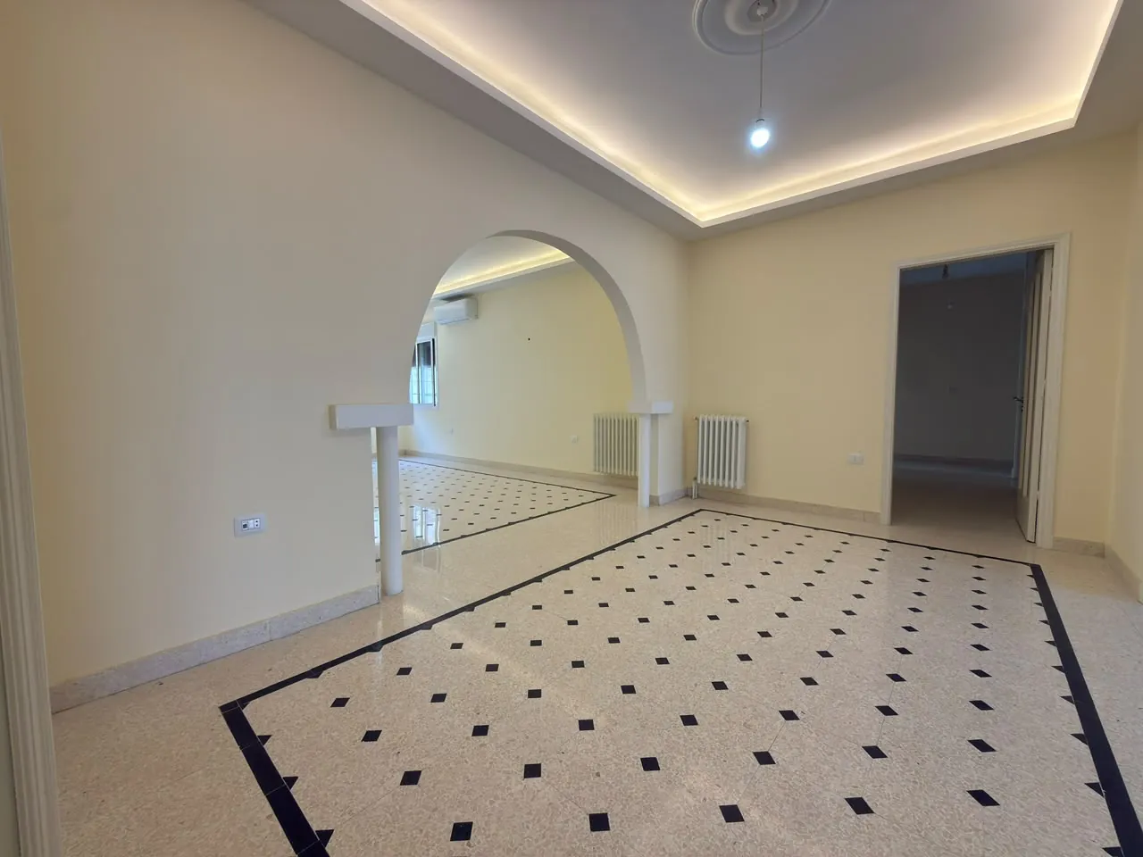 4-Bedroom Apartment For Rent in Prime Location in Achrafieh, Carré D'or — الصورة 5