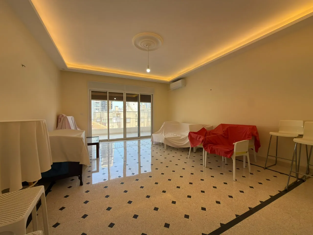 4-Bedroom Apartment For Rent in Prime Location in Achrafieh, Carré D'or — الصورة 6