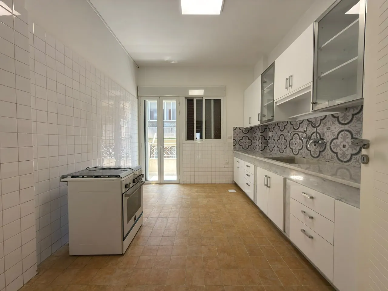 4-Bedroom Apartment For Rent in Prime Location in Achrafieh, Carré D'or — الصورة 7