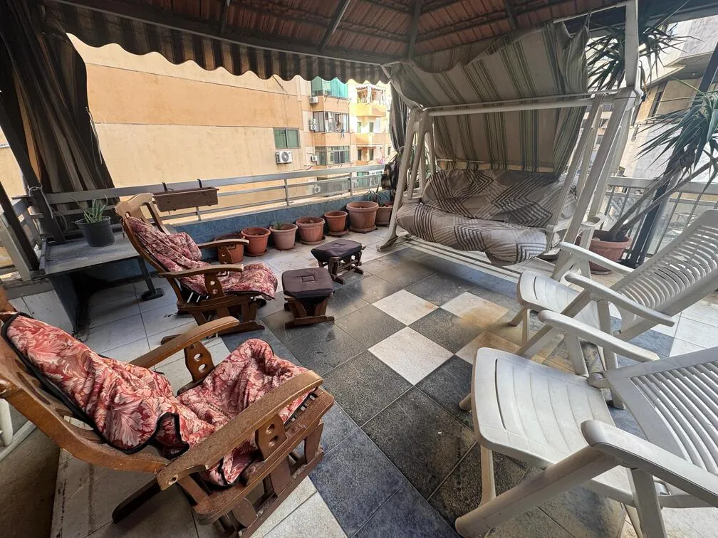 Spacious Apartment For Sale in Corniche El Mazraa, Beirut — الصورة 10