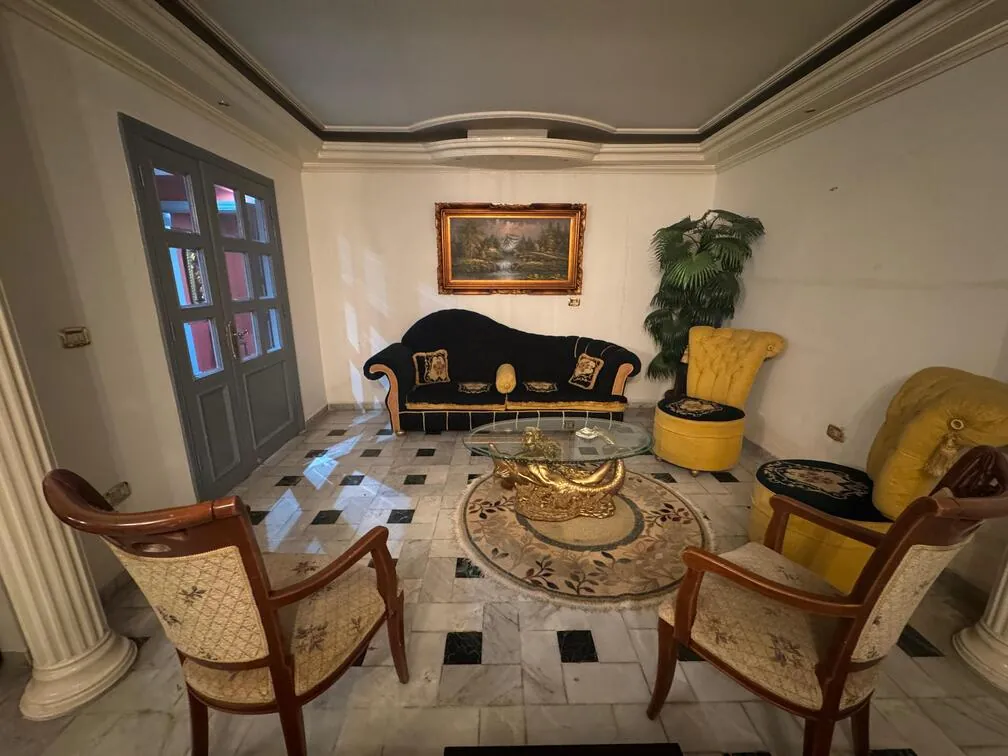 Spacious Apartment For Sale in Corniche El Mazraa, Beirut — الصورة 2