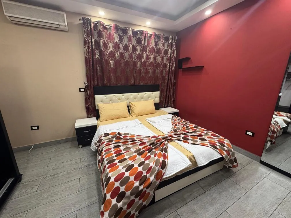 Spacious Apartment For Sale in Corniche El Mazraa, Beirut — الصورة 8