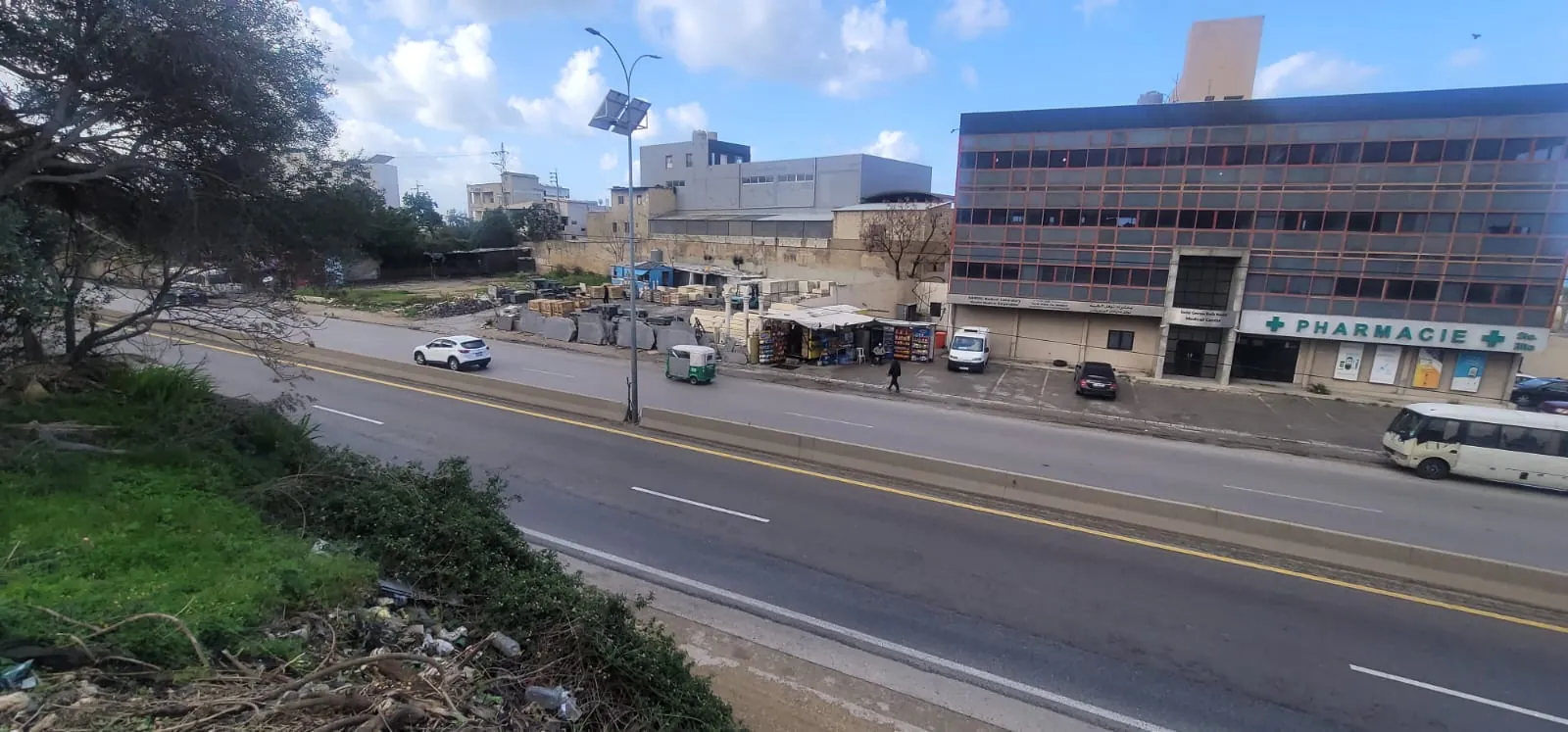 A 1200 SQM Land With House For Rent in Jbeil — الصورة 3