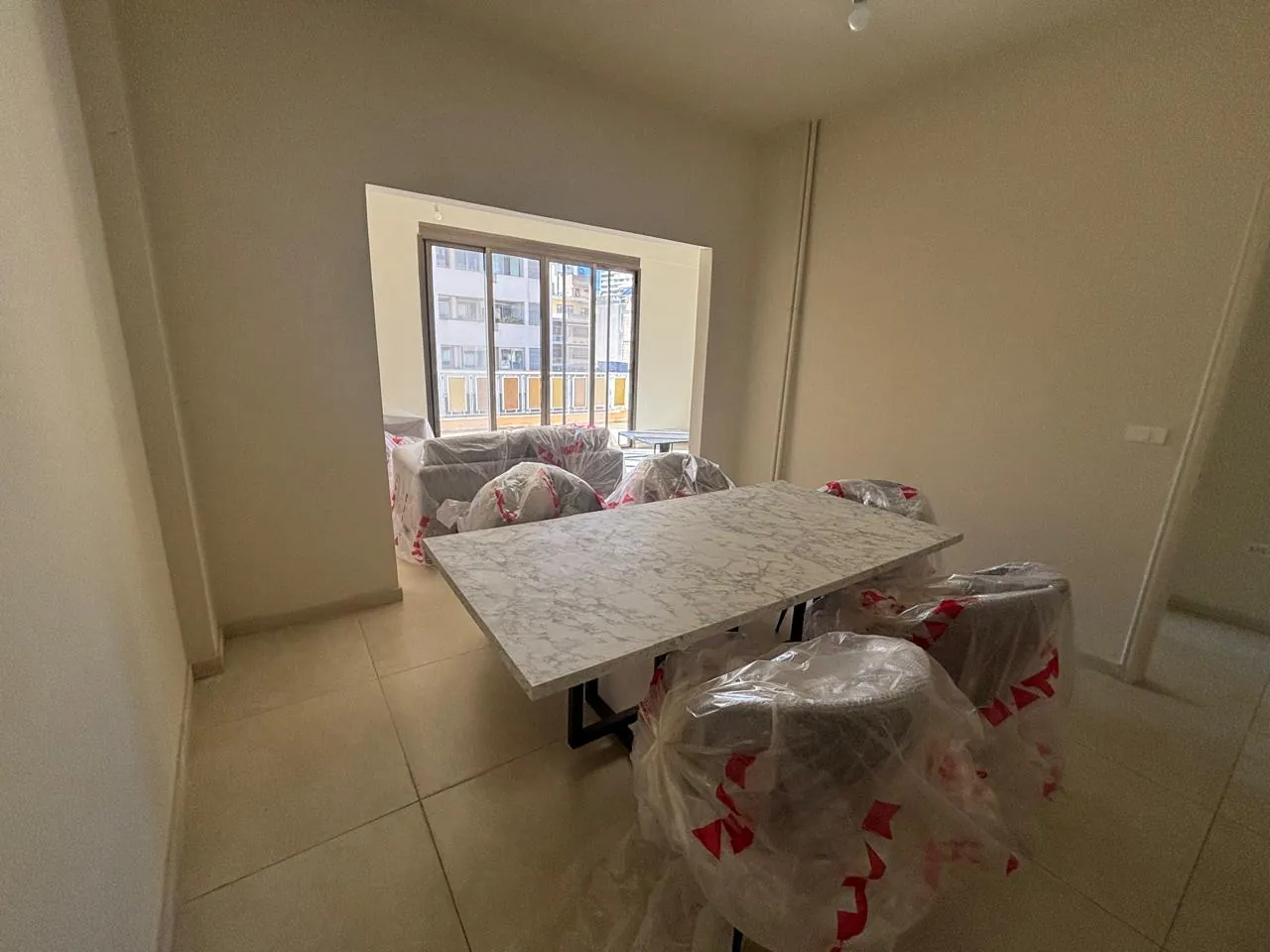 Charming 2-Bedroom Apartment For Rent in Achrafieh, Sassine — الصورة 2
