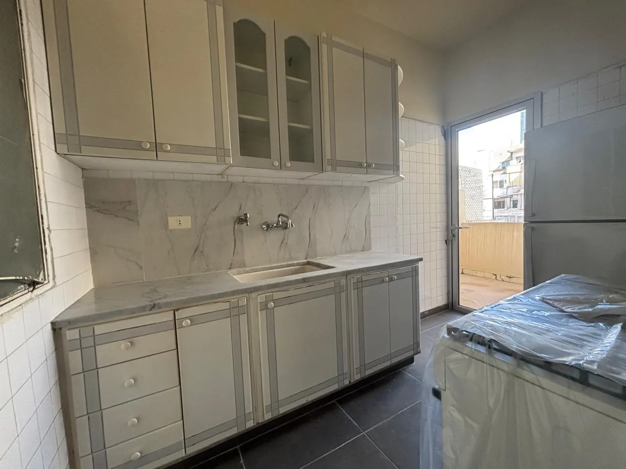 Charming 2-Bedroom Apartment For Rent in Achrafieh, Sassine — الصورة 5