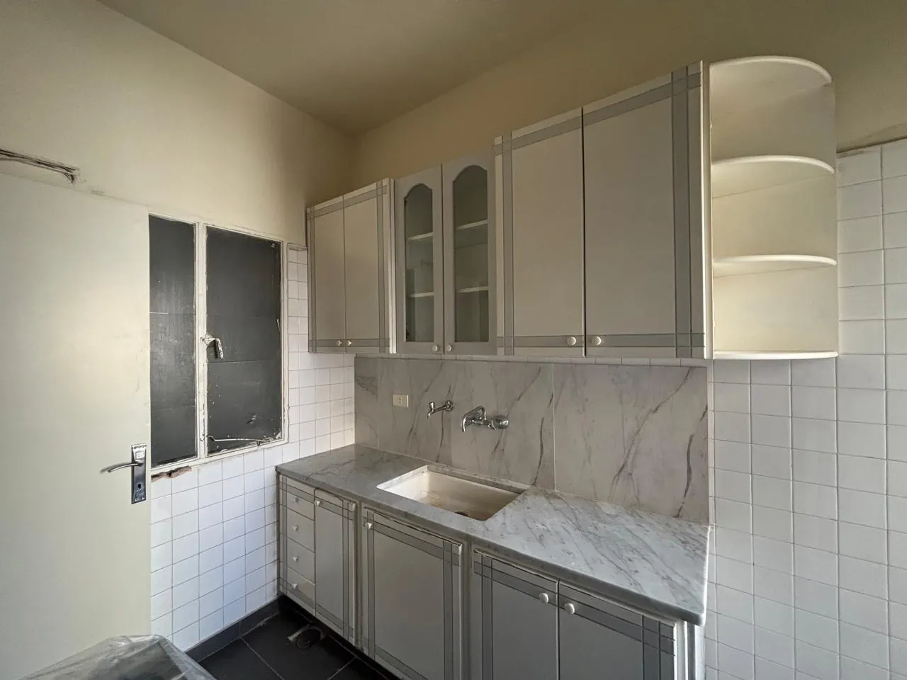 Charming 2-Bedroom Apartment For Rent in Achrafieh, Sassine — الصورة 6
