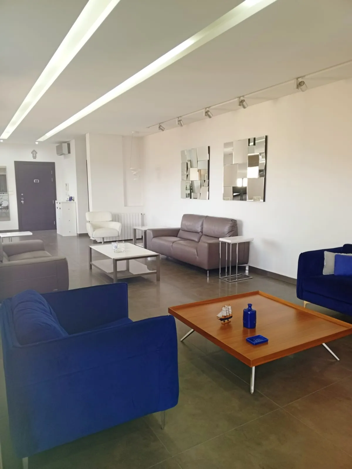 Fully Furnished Apartment With Mountain View For Sale In Haret Sakher — الصورة 2