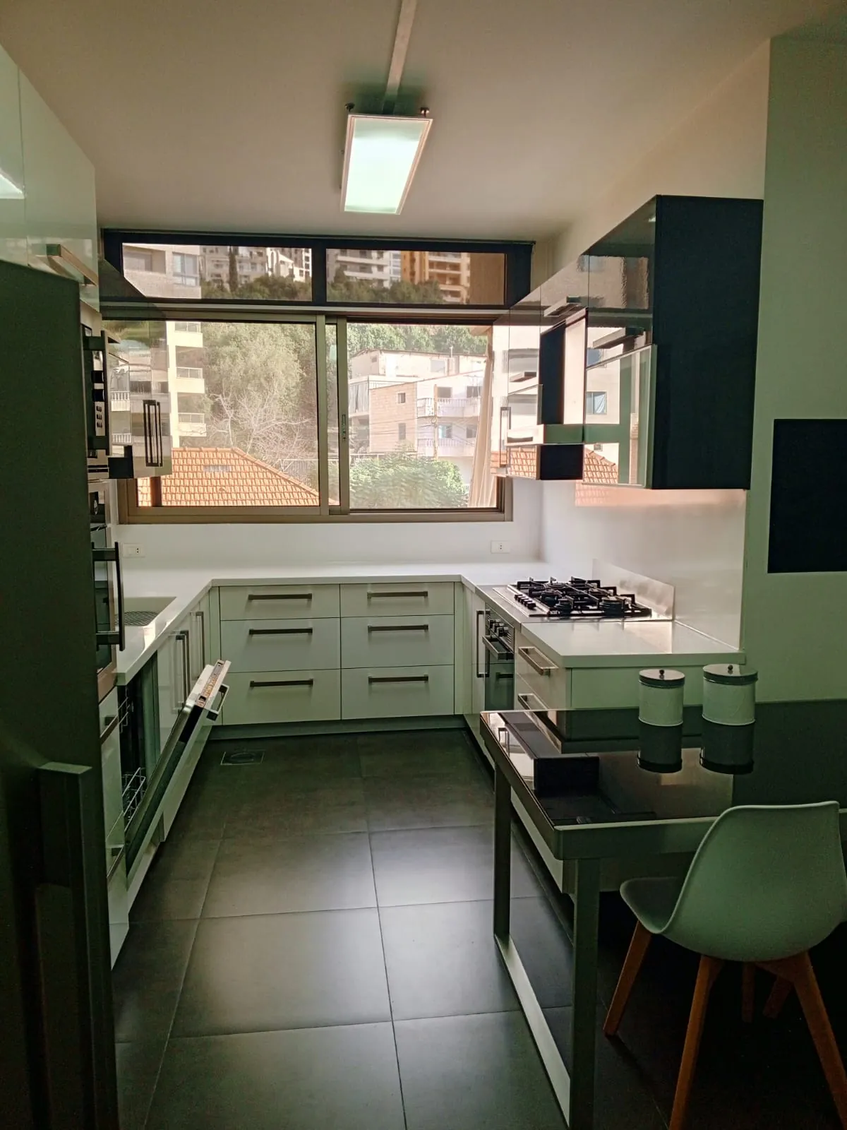 Fully Furnished Apartment With Mountain View For Sale In Haret Sakher — الصورة 9
