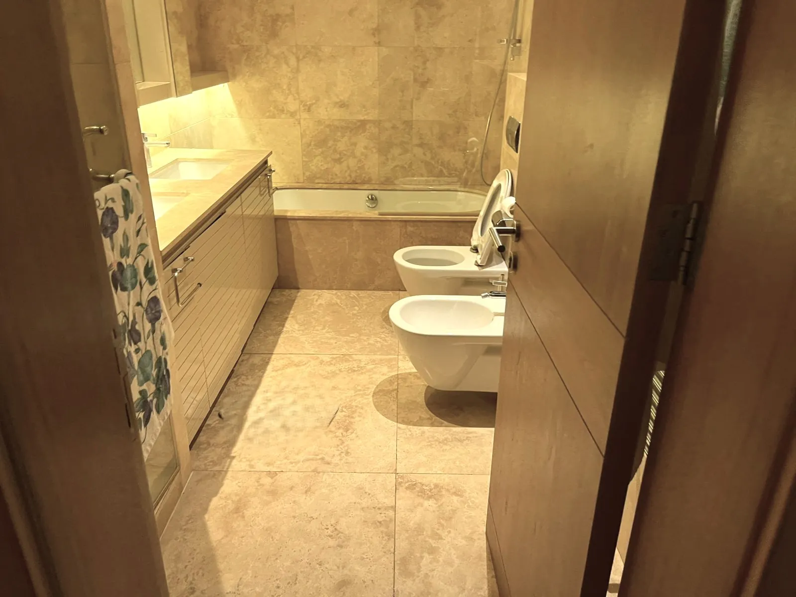 High-End 4-Bedroom Apartment For Rent in Bliss, Ras Beirut — الصورة 10