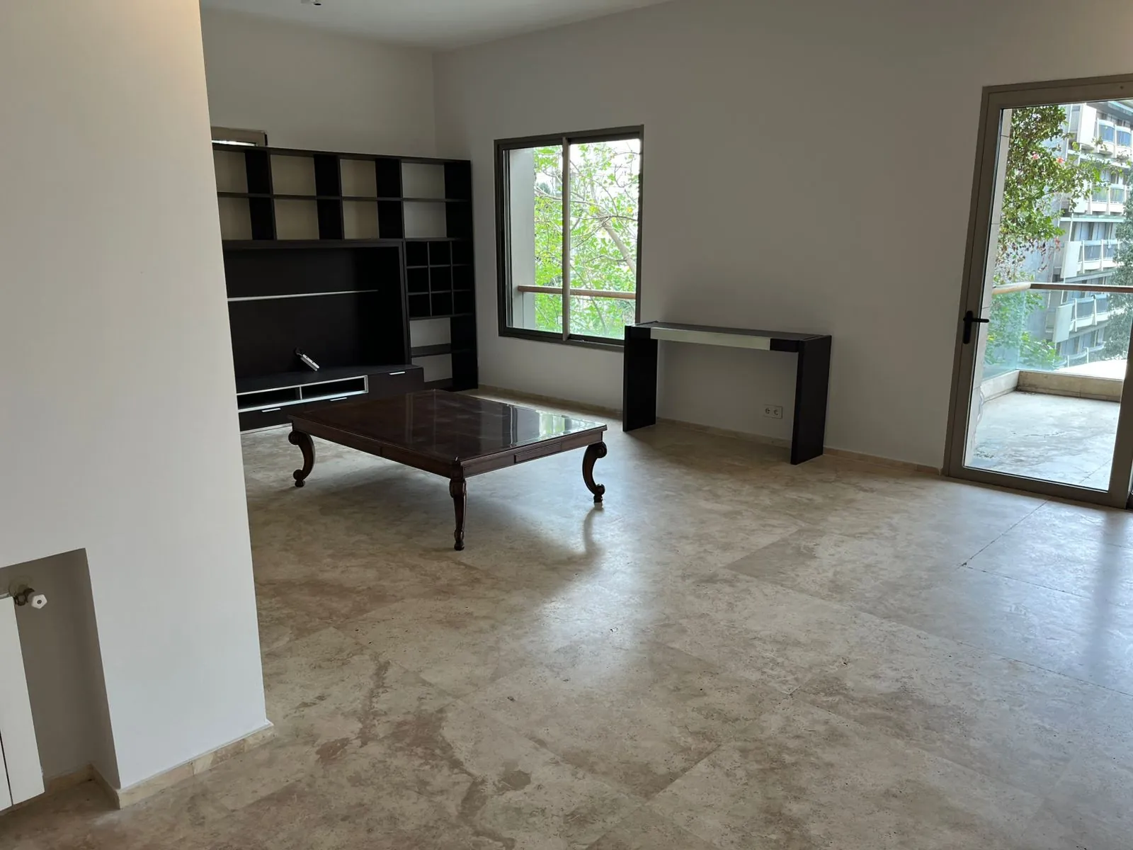 High-End 4-Bedroom Apartment For Rent in Bliss, Ras Beirut — الصورة 3