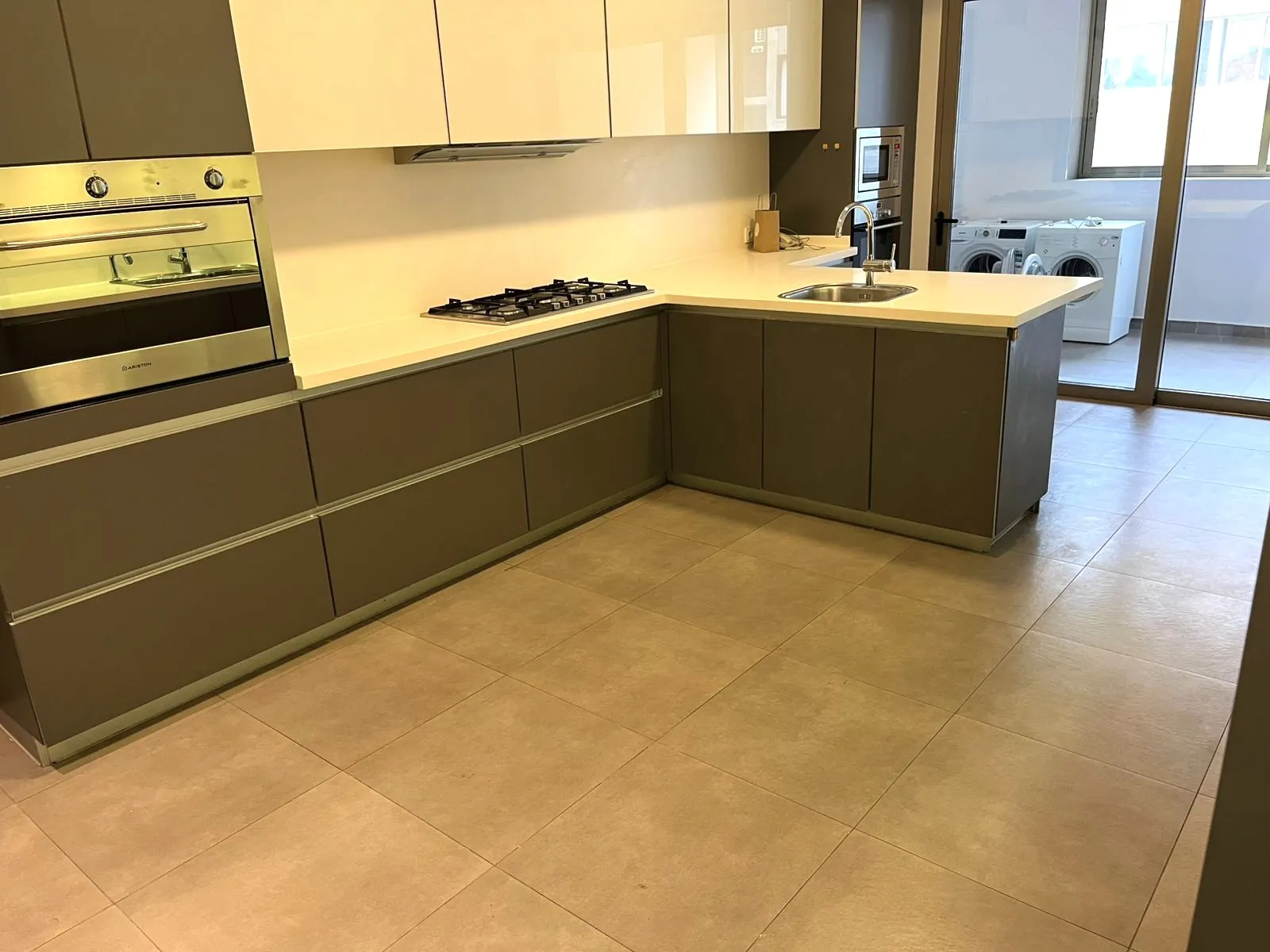 High-End 4-Bedroom Apartment For Rent in Bliss, Ras Beirut — الصورة 6