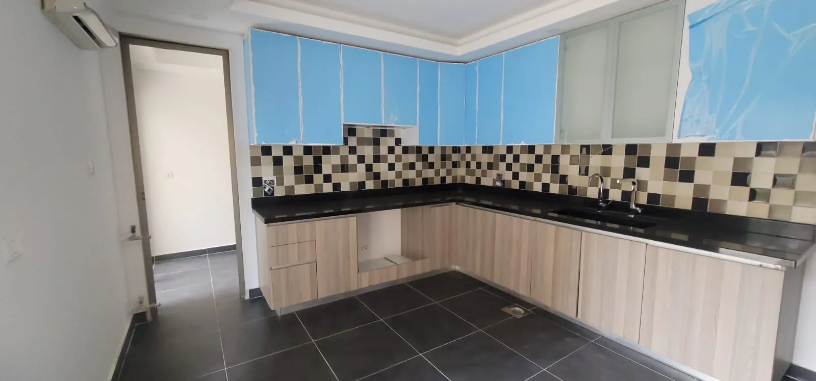 Spacious Apartment With Terrace For Sale in Sahel Alma — الصورة 3