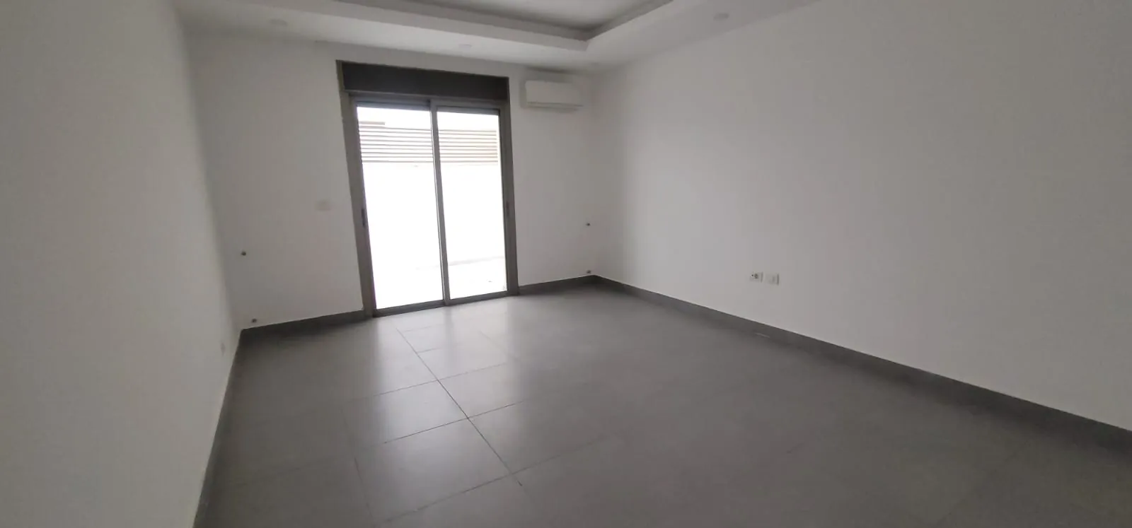 Spacious Apartment With Terrace For Sale in Sahel Alma — الصورة 2