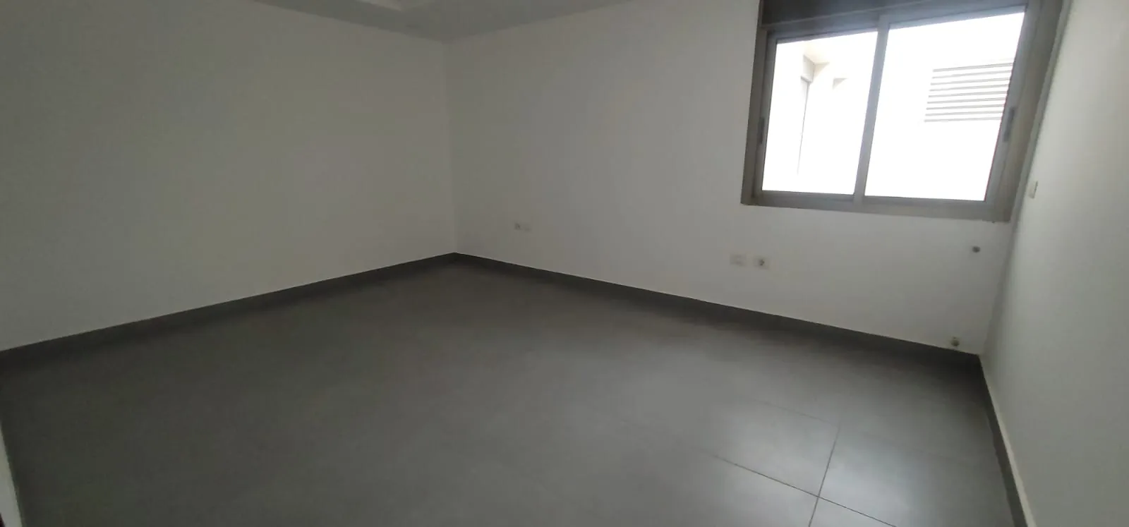 Spacious Apartment With Terrace For Sale in Sahel Alma — الصورة 4