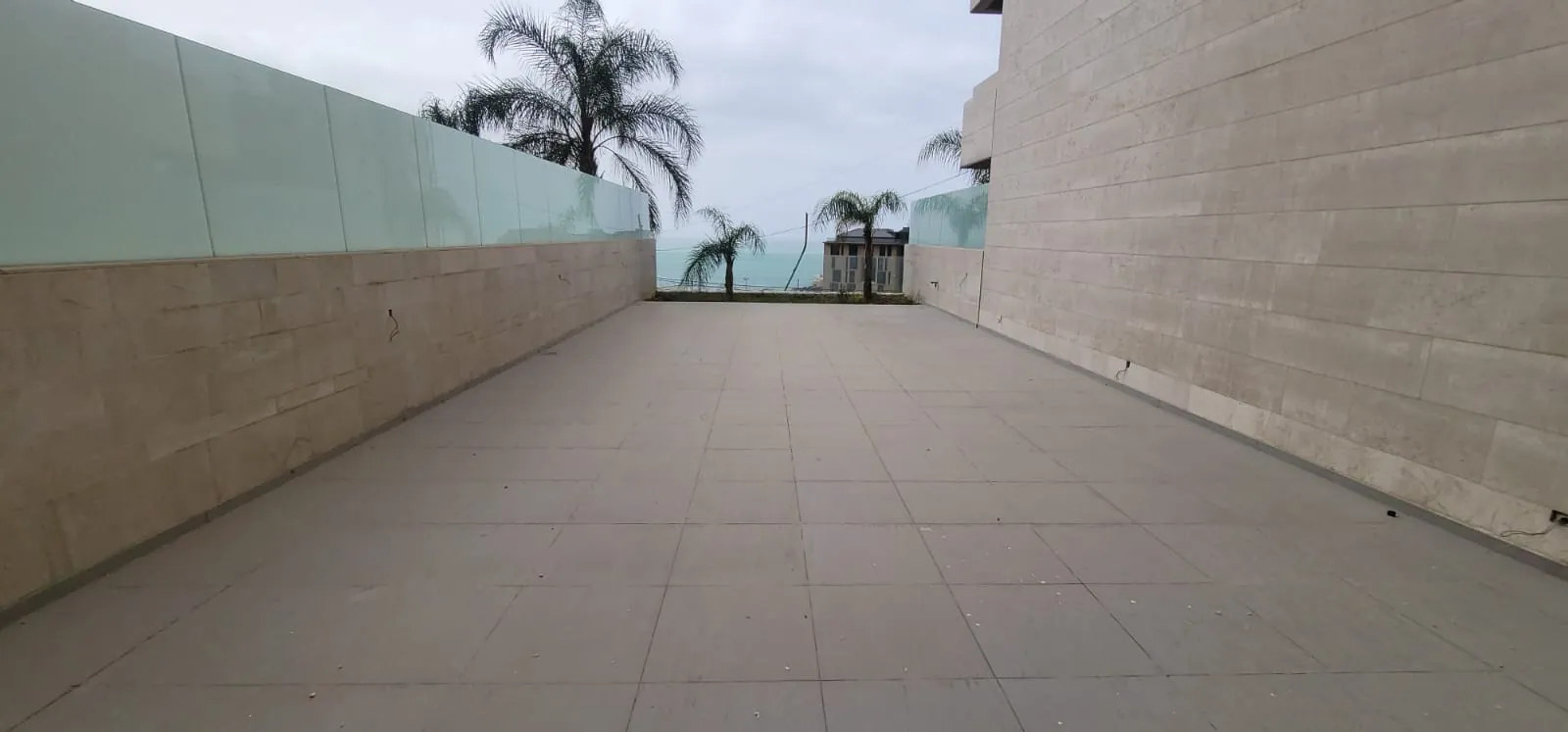 Spacious Apartment With Terrace For Sale in Sahel Alma — الصورة 5