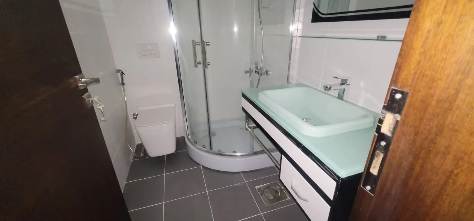 Spacious Apartment With Terrace For Sale in Sahel Alma — الصورة 7