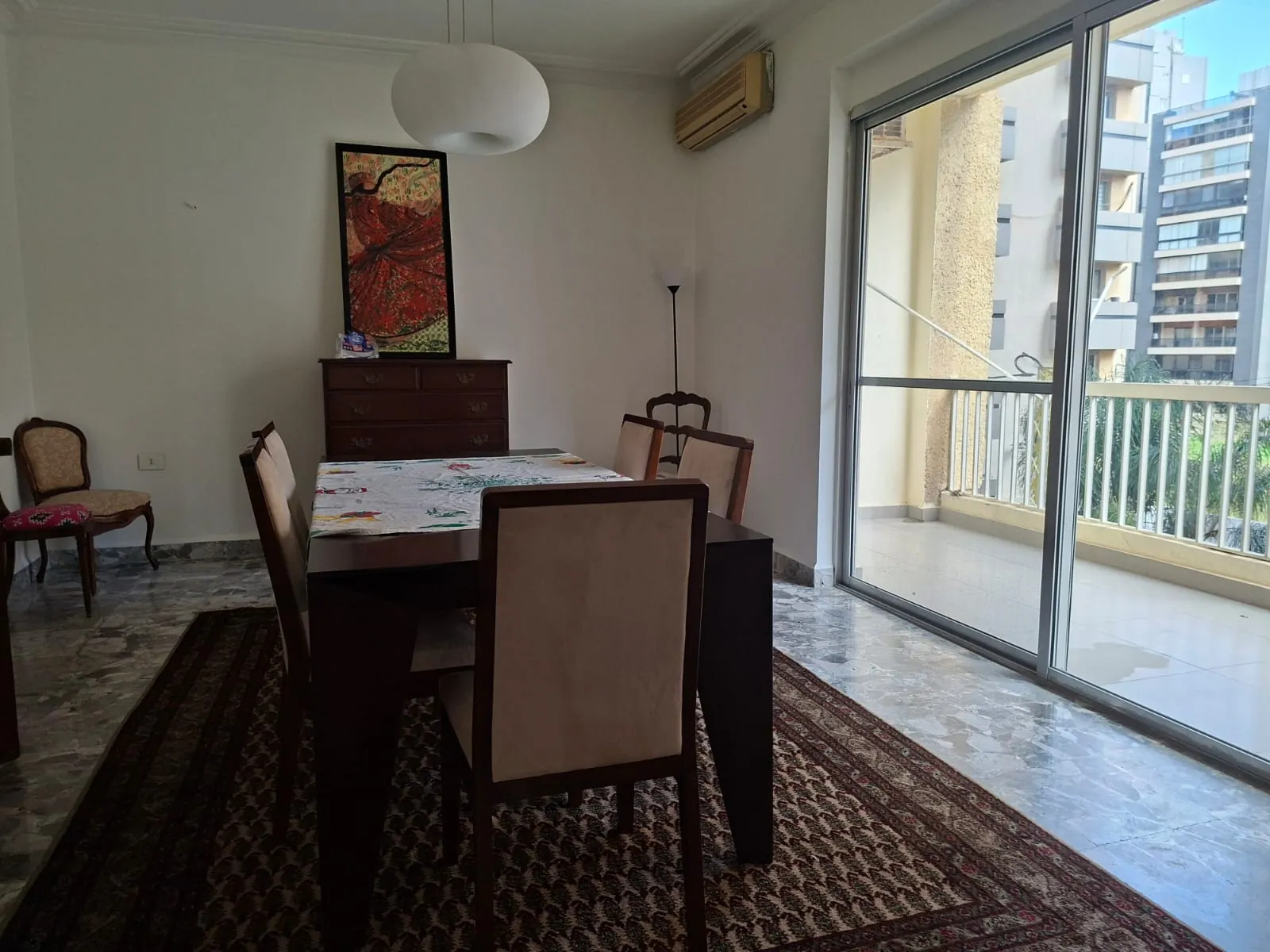 3-Bedroom Apartment with Partial Sea View For Sale in Raouche, Beirut — الصورة 2