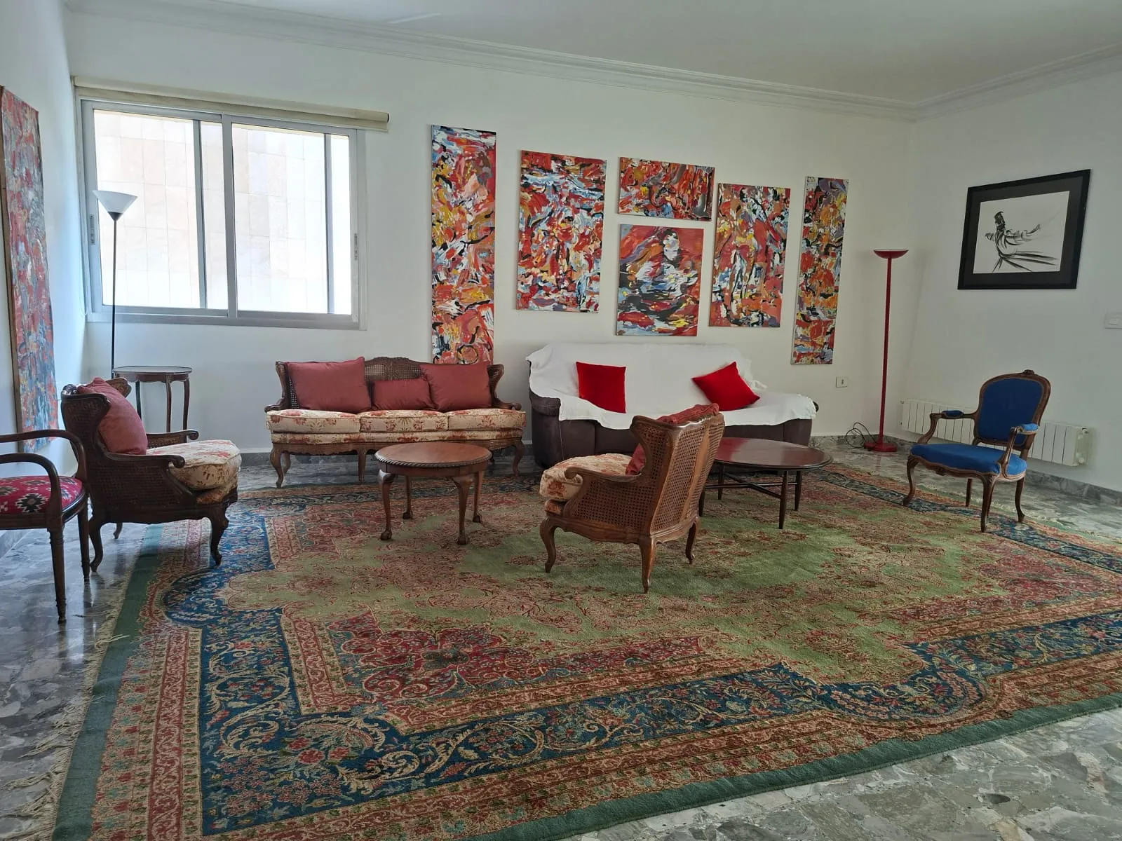 3-Bedroom Apartment with Partial Sea View For Sale in Raouche, Beirut — الصورة 3