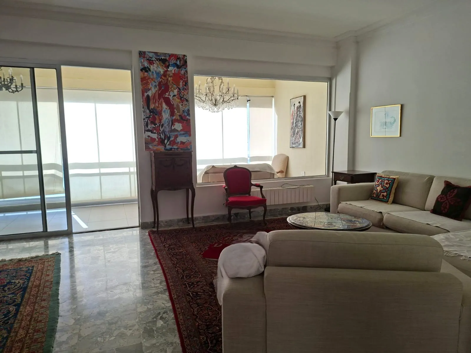 3-Bedroom Apartment with Partial Sea View For Sale in Raouche, Beirut — الصورة 6