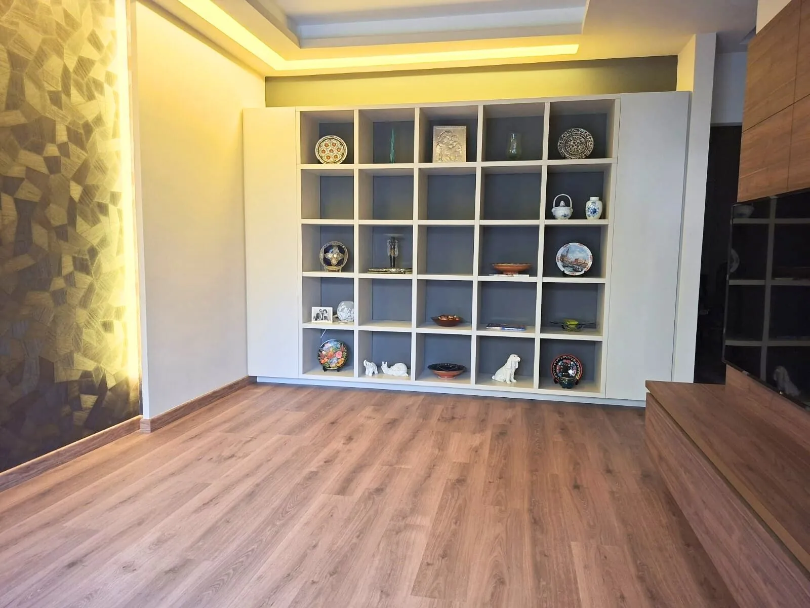 Spacious 3-Bedroom Apartment For Sale in Msaytbeh, Yazbek Street — photo 10