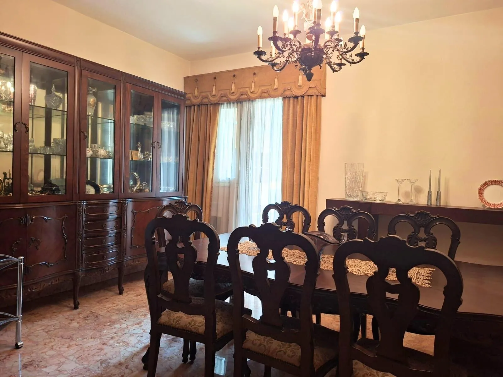 Spacious 3-Bedroom Apartment For Sale in Msaytbeh, Yazbek Street — photo 2
