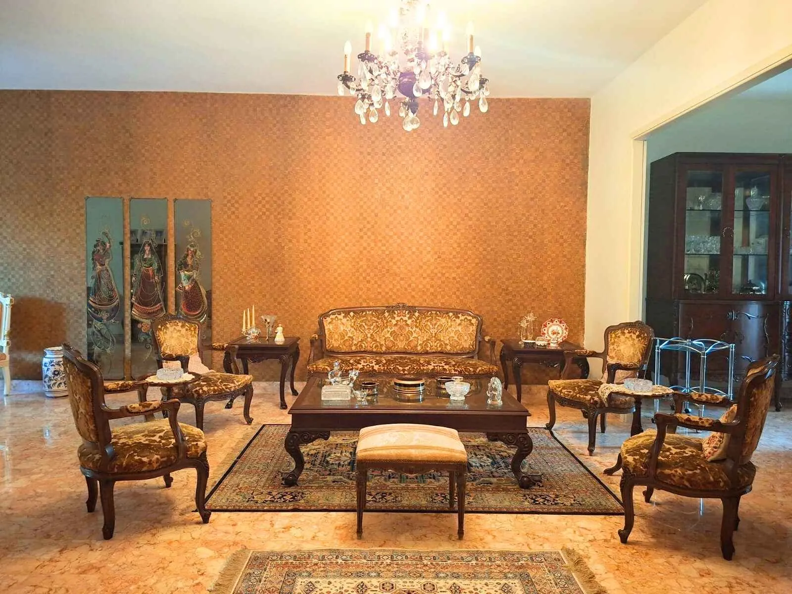 Spacious 3-Bedroom Apartment For Sale in Msaytbeh, Yazbek Street — photo 3