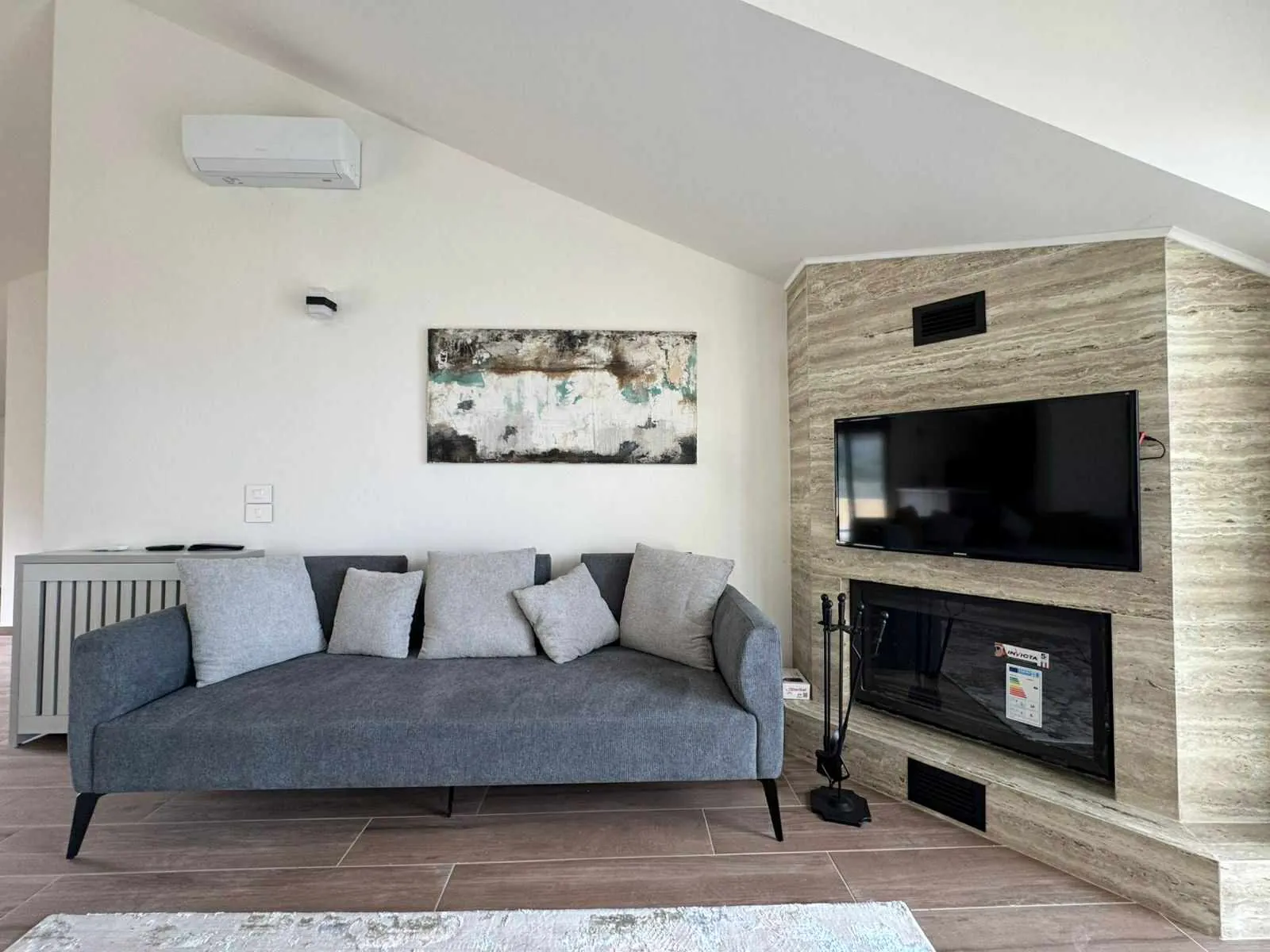 Fully Furnished And Decorated Apartment For Sale in Ain Saade — photo 2