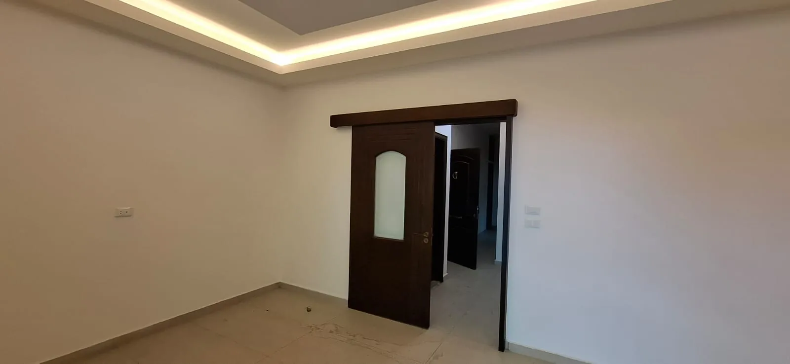 Decorated Apartment For Sale in Bsalim — الصورة 2