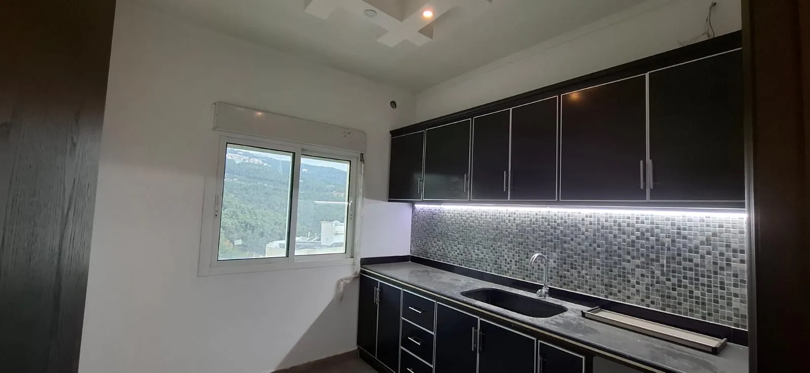 Decorated Apartment For Sale in Bsalim — الصورة 3