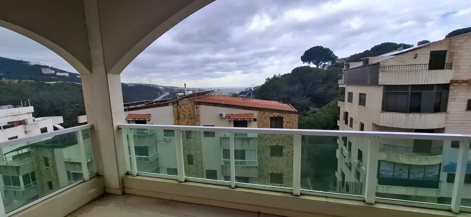 Decorated Apartment For Sale in Bsalim — الصورة 4