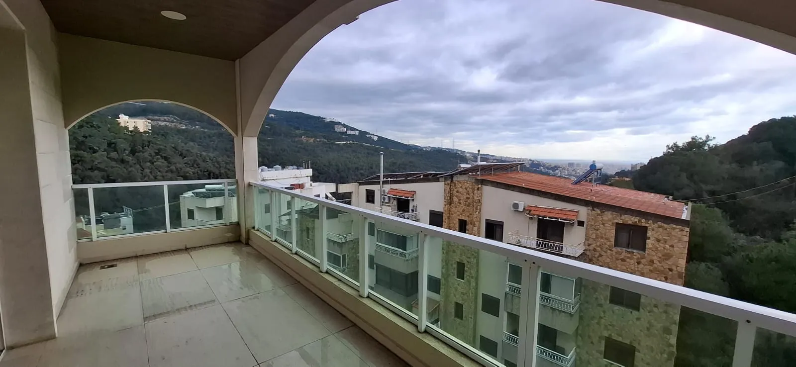 Decorated Apartment For Sale in Bsalim — الصورة 5
