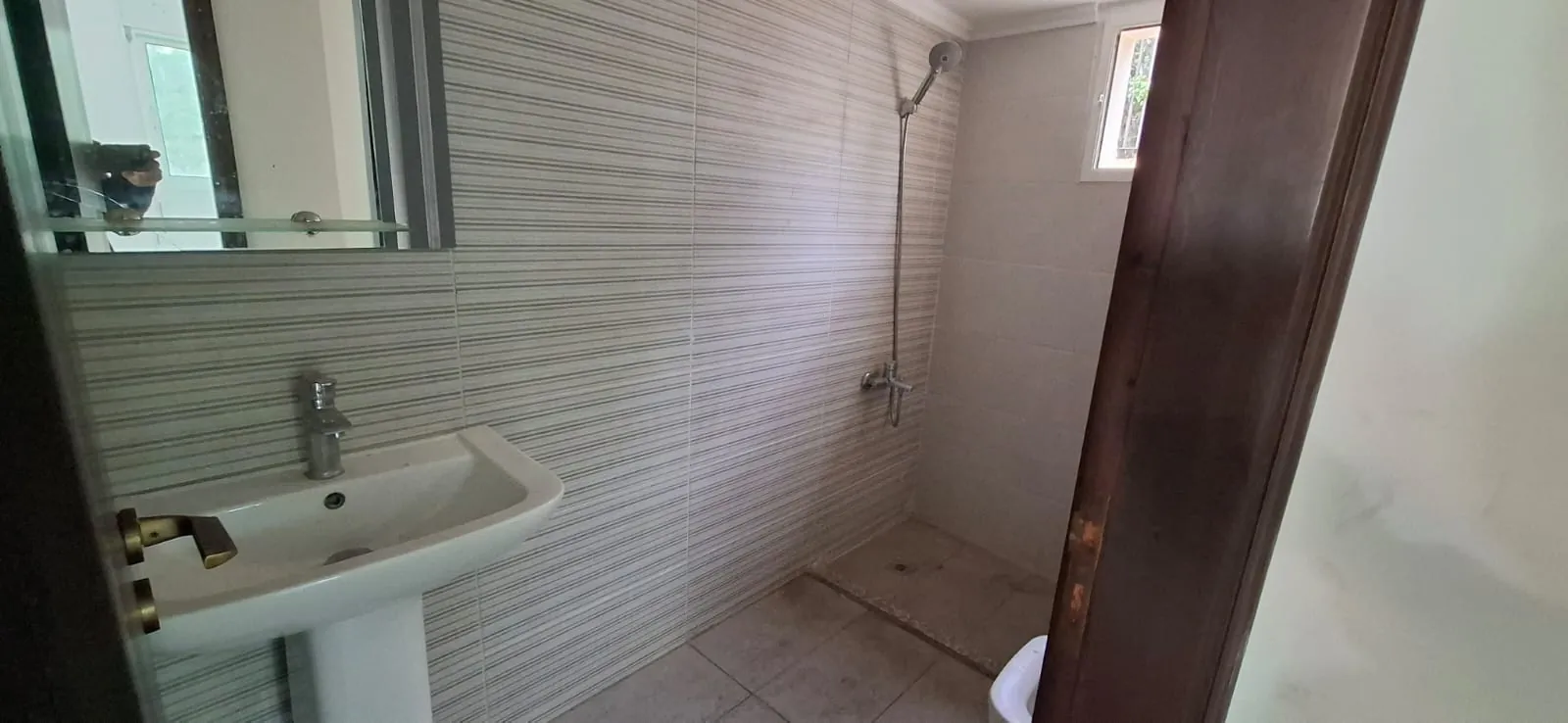 Decorated Apartment For Sale in Bsalim — الصورة 7