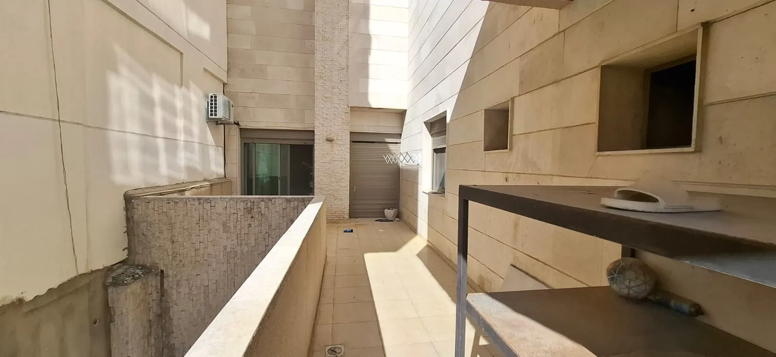 Spacious Apartment For Sale in Bsalim — الصورة 2