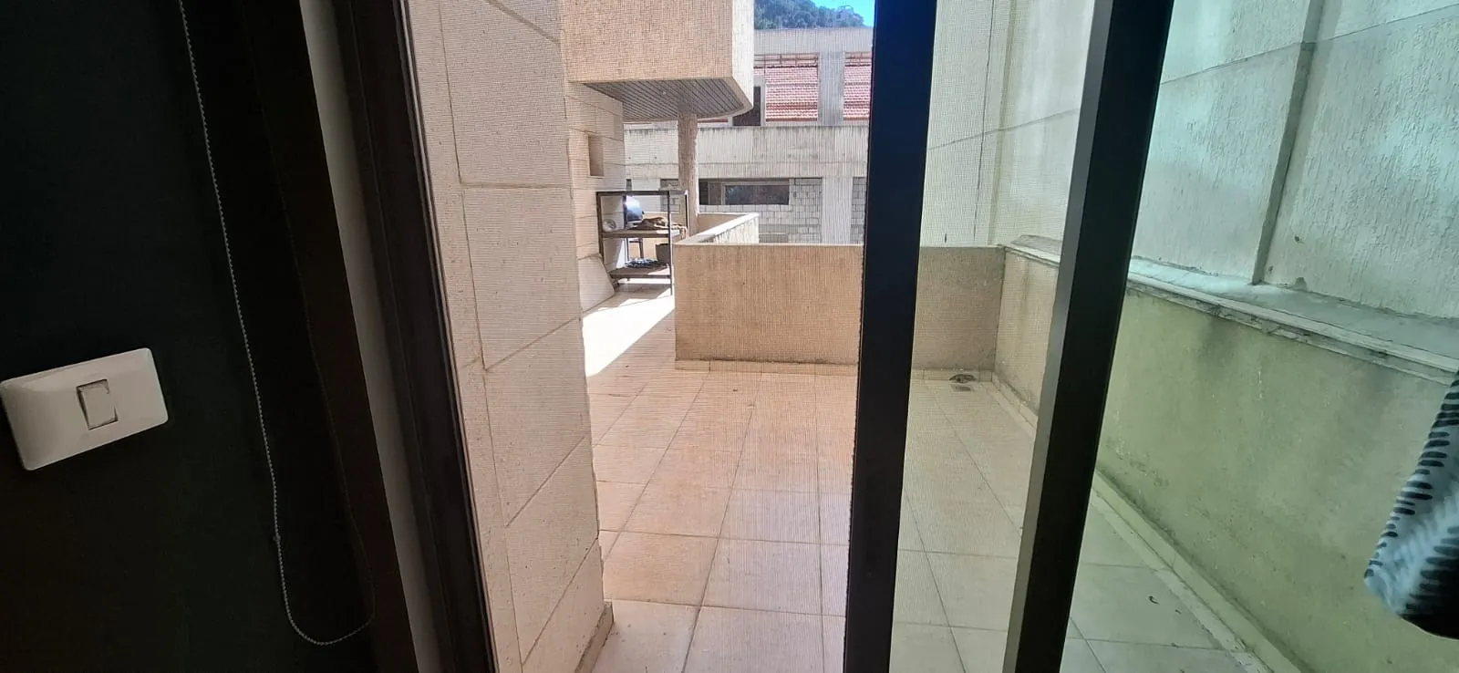 Spacious Apartment For Sale in Bsalim — الصورة 4