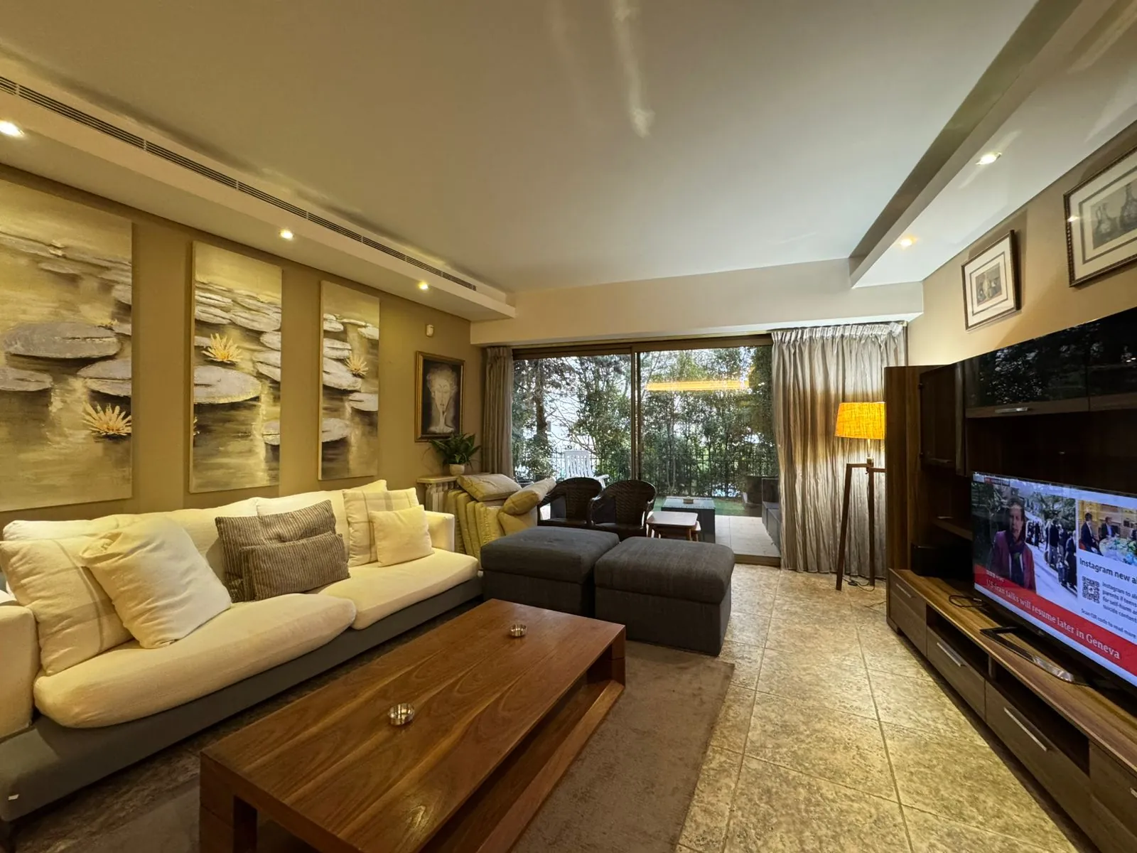 Fully Furnished Decorated Apartment For Sale in Broumana — الصورة 3