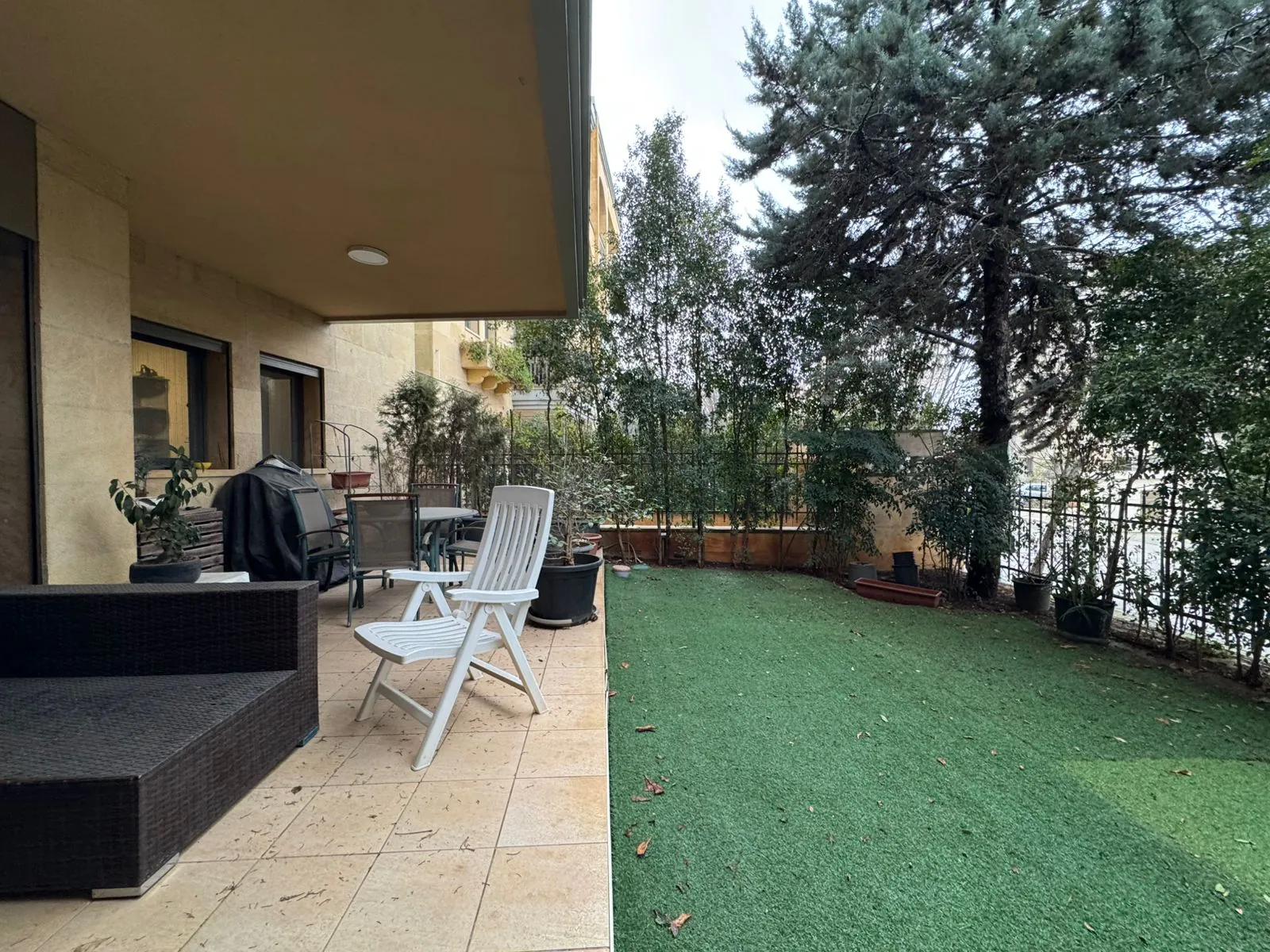 Fully Furnished Decorated Apartment For Sale in Broumana — الصورة 6