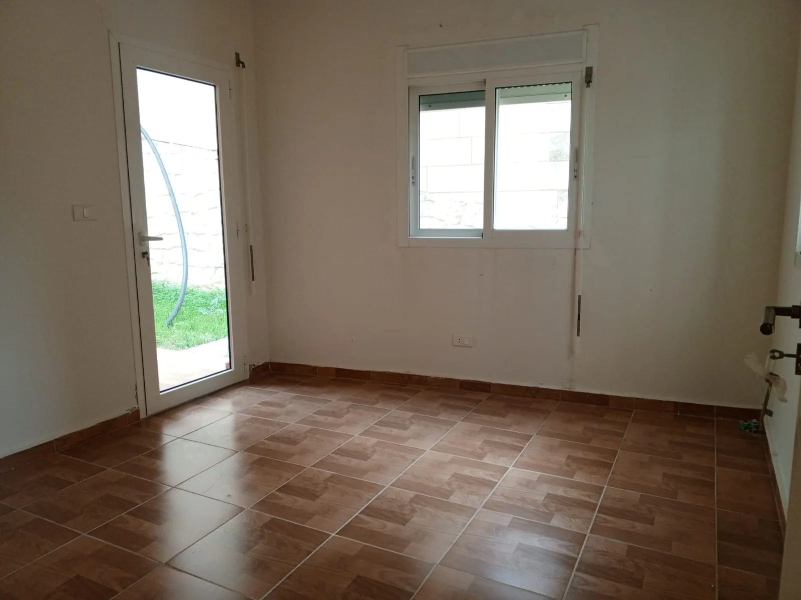 3-Bedroom Apartment With Terrace For Sale in Halat — الصورة 8