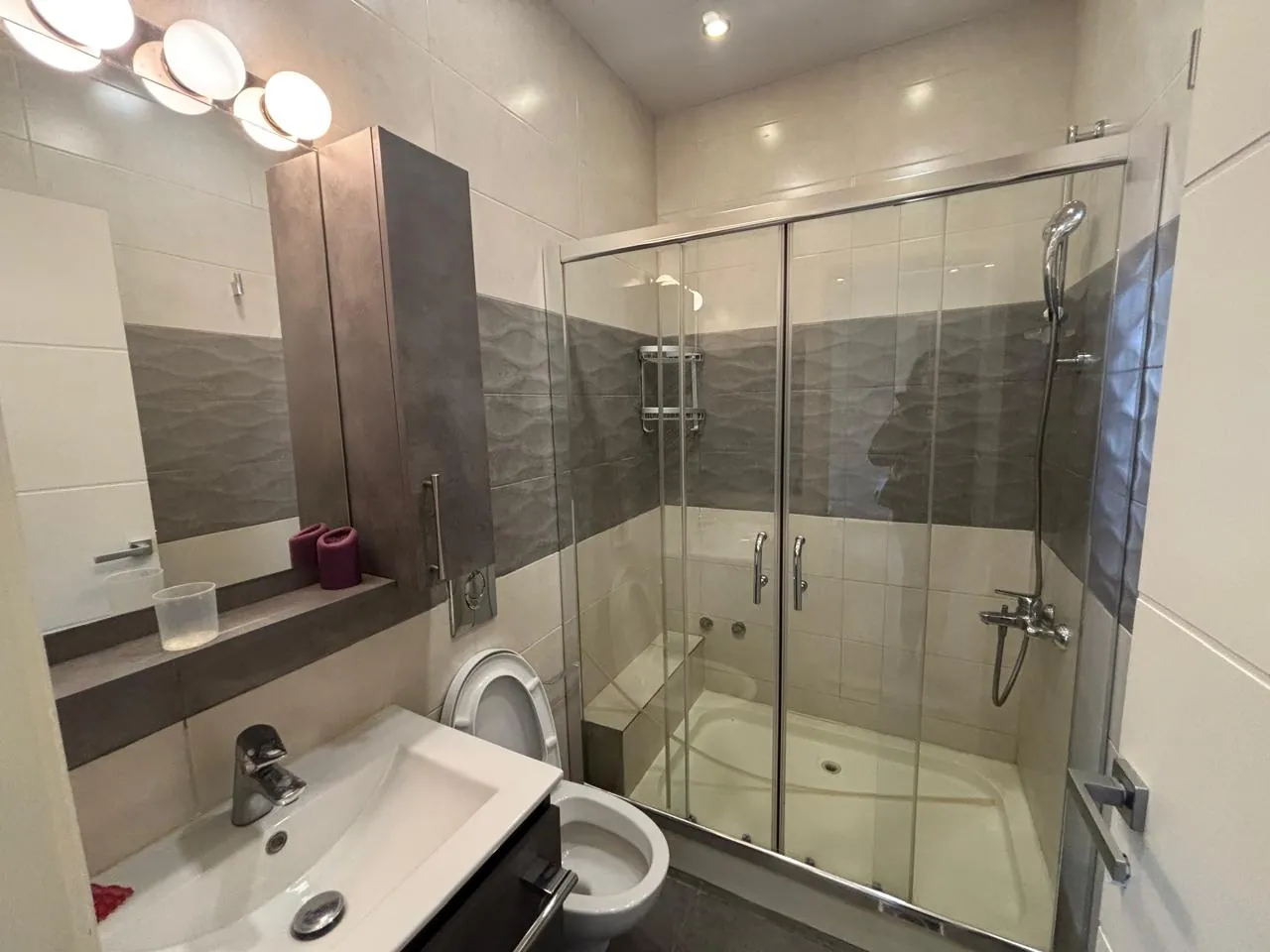 Luxurious Fully Furnished Appartement For Rent in Badaro — الصورة 10