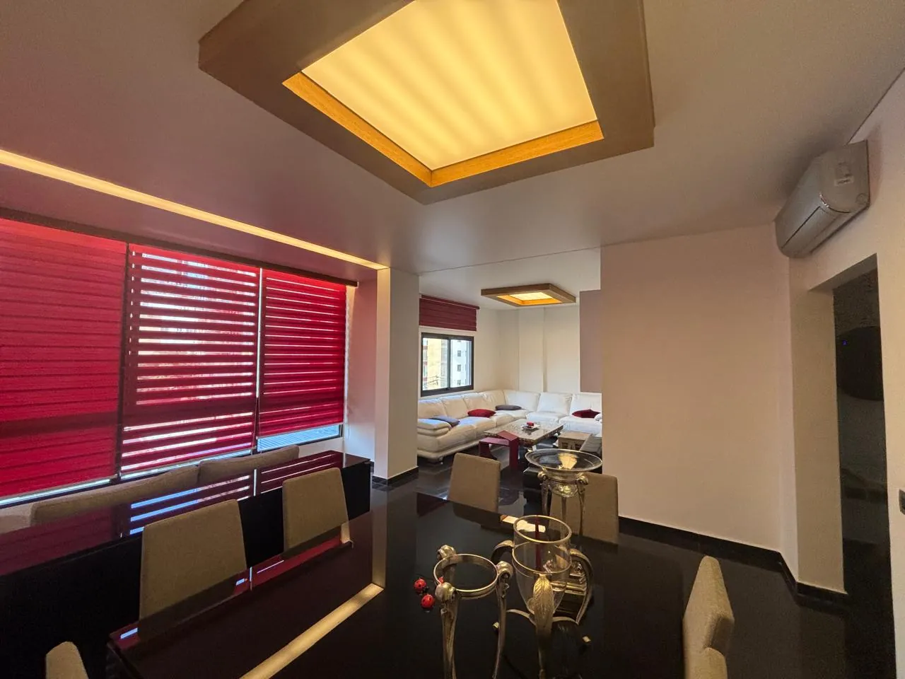 Luxurious Fully Furnished Appartement For Rent in Badaro — الصورة 3
