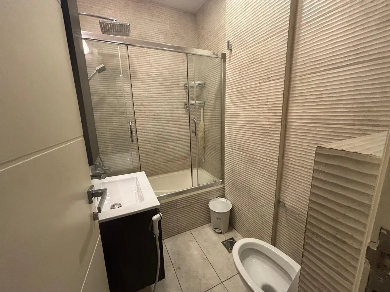 Luxurious Fully Furnished Appartement For Rent in Badaro — الصورة 9
